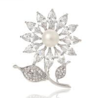 Brass Brooch, with ABS Plastic Pearl & Cubic Zirconia, Flower, platinum plated 