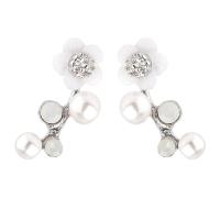 Zinc alliage strass Stud Earring, alliage de zinc, avec perle de verre, fleur, Placage de couleur argentée, pour femme & avec strass, blanc Vendu par paire