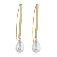 Kunststoff Perle Zink Legierung Ohrring, Zinklegierung, mit Kunststoff Perlen, goldfarben plattiert, Modeschmuck & für Frau, weiß, 68x12mm, verkauft von Paar