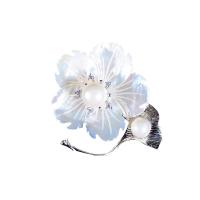 Messing Brosche, mit Muschel & Kunststoff Perlen, Blume, silberfarben plattiert, Micro pave Zirkonia & für Frau, 43*52mm, verkauft von PC