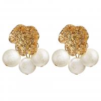 Kunststoff Perle Zink Legierung Ohrring, Zinklegierung, mit Kunststoff Perlen, für Frau, goldfarben, 42x47mm, verkauft von Paar