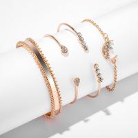 alliage de zinc Set de bracelet, bracelet & Bracelet, Placage de couleur d'or, 4 pièces & pour femme & avec strass Environ 7 pouce, Vendu par fixé