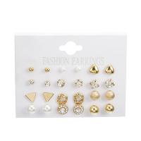 Zinc alliage strass Stud Earring, alliage de zinc, avec Plastique ABS perle, Placage, 12 pièces & pour femme & avec strass, plus de couleurs à choisir é, Vendu par fixé