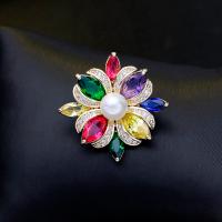 Brass Brooch, with Cubic Zirconia & Plastic Pearl, plated, for woman, golden, 31*31mm 