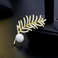 Brass Brooch, with Cubic Zirconia & Plastic Pearl, plated, for woman, golden, 32*36mm 