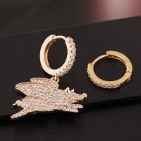Messing asymmetrische Ohrringe, plattiert, Modeschmuck & Micro pave Zirkonia & für Frau, goldfarben, 27*22mm, verkauft von Paar