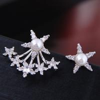 Messing asymmetrische Ohrringe, mit Kunststoff Perlen, plattiert, Micro pave Zirkonia & für Frau, Silberfarbe, 30*28*15mm, verkauft von Paar
