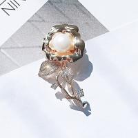 metal broche, con Shell Pearl, Flor, 18K chapado en oro, para mujer & con diamantes de imitación, 29x47mm, Vendido por UD