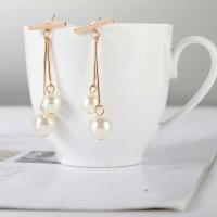 Zinklegierung Tropfen Ohrring, mit Kunststoff Perlen, Modeschmuck & für Frau, weiß, 5.4cm, verkauft von Paar
