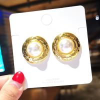 Pendientes de Perno de Aleación de Zinc, con Perlas plásticas, chapado en color dorado, Estilo coreano & para mujer, 28mm, Vendido por Par