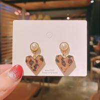 Kunststoff Perle Zink Legierung Ohrring, Zinklegierung, mit Kunststoff Perlen, Herz, plattiert, Koreanischen Stil & für Frau, 33mm, verkauft von Paar