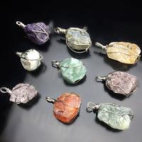 Pendentifs quartz naturel, Cristal naturel, Irrégulière, plus de couleurs à choisir, (38~55)*(25~32)mm, Vendu par PC