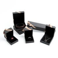 boîtes à bijoux en cuir, papier en similicuir, durable & styles différents pour le choix, rouge bordeaux, Vendu par PC