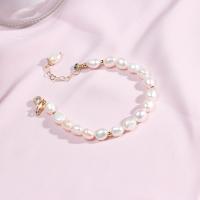 bracelet en laiton de perle d'eau douce cultivée, avec laiton, Irrégulière, Plaqué d'or 14K, bijoux de mode & pour femme, blanc, 155+50mm, Vendu par brin