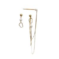 asymmetrische Ohrringe, Zinklegierung, Unregelmäßige, goldfarben plattiert, für Frau, weiß, 15x412mm, verkauft von Paar