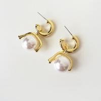 Messing Tropfen Ohrring, mit Kunststoff Perlen, goldfarben plattiert, für Frau, weiß, 22x35mm, verkauft von Paar