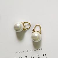 perle de plastique Boucle d'oreille goutte, Placage de couleur d'or, pour femme, blanc Vendu par paire
