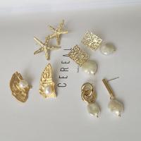 Zinc Alloy Drop Earring, with Freshwater Pearl & Zinc Alloy, gold color plated & for woman 