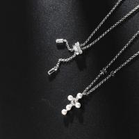 Collier de perles, cupronickel, avec perle de plastique, croix, Placage de couleur platine, pour femme Environ 19.68 pouce, Vendu par brin