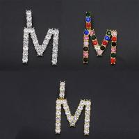 Colgantes de diamantes de imitación de la aleación de zinc, Letra M, chapado, para mujer & con diamantes de imitación, más colores para la opción, 33x51x4.5mm, Vendido por UD