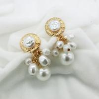 Boucle d'oreille en alliage de zinc en plastique perle, avec perle de plastique, bijoux de mode, blanc, Vendu par paire
