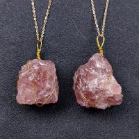 Pendentifs quartz naturel, Strawberry Quartz, avec alliage de zinc, Irrégulière, envoyé au hasard, rose, 30-50mm, Vendu par PC