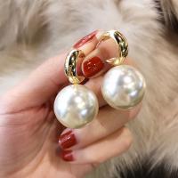 Boucle d'oreille en alliage de zinc en plastique perle, avec perle de plastique, bijoux de mode, doré, Vendu par paire