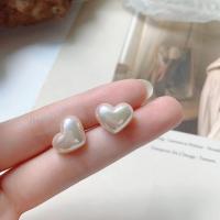 Boucle d'oreille en alliage de zinc en plastique perle, avec perle de plastique, bijoux de mode, blanc, Vendu par paire