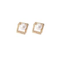 Boucle d'oreille en alliage de zinc en plastique perle, avec perle de plastique, bijoux de mode, plus de couleurs à choisir Vendu par paire