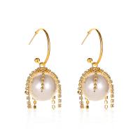Kunststoff Perle Zink Legierung Ohrring, Zinklegierung, mit Kunststoff Perlen, goldfarben plattiert, für Frau & mit Strass, weiß, 46mm, verkauft von Paar