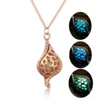 Beleuchtetem Halskette, Zinklegierung, mit Nachtlicht+Stein, zufällig gesendet & Modeschmuck & glänzend, gemischte Farben, 45CM, verkauft von Strang
