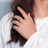 Rhinestone Zinc Alloy Finger Ring, fashion jewelry & for woman & with rhinestone, gold, 17mm 