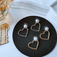 Plastic Pearl Zinc Alloy Earring, with Plastic Pearl, Heart, 14K gold plated, fashion jewelry & for woman 