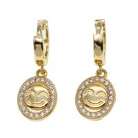 Huggie Hoop Drop Earring, laiton, Visage de sourire, pavé de micro zircon & pour femme, doré Vendu par paire