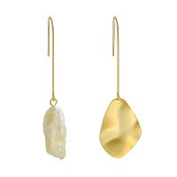 Süßwasser Perle Tropfen Ohrring, Zinklegierung, mit Natürliche kultivierte Süßwasserperlen, für Frau, goldfarben, 62x16mm, verkauft von Paar