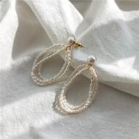 Boucles d'oreilles d'eau douce de Perle , perle d'eau douce cultivée, avec laiton, Placage de couleur d'or, pour femme & avec strass, blanc, 60mm, Vendu par paire