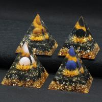 résine Décoration pyramide, avec Feuille d'or & pierre gemme, poli, différents matériaux pour le choix Vendu par PC