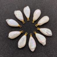 pendentif en laiton de perle d'eau douce cultivée, avec laiton, Placage de couleur d'or, bijoux de mode & DIY, blanc Vendu par PC