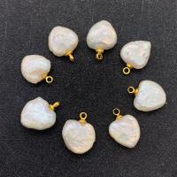 pendentif en laiton de perle d'eau douce cultivée, avec laiton, coeur, Placage de couleur d'or, bijoux de mode & DIY, blanc Vendu par PC