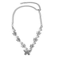 Collar de la joyería de titanio, Partículas de acero, con Perlas plásticas & aleación de zinc, Mariposa, chapado, para mujer, plateado, longitud:aproximado 45 cm, Vendido por UD