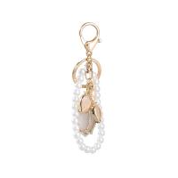 Fermoir porte clé en alliage de zinc, avec Plastique ABS perle & résine, bijoux de mode & pour femme, blanc Vendu par PC