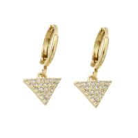 Huggie Hoop Drop Earring, laiton, triangle, Placage de couleur d'or, pavé de micro zircon & pour femme, 22mm, Vendu par paire