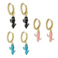 Huggie Hoop Drop Earring, laiton, Placage de couleur d'or, pavé de micro zircon & pour femme, plus de couleurs à choisir, 30mm, Vendu par paire