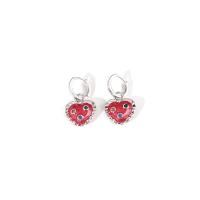 Huggie Hoop Drop Earring, laiton, coeur, Placage de couleur platine, pavé de micro zircon & pour femme, rose Vendu par paire