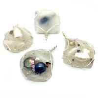 Pendentifs perlières d'eau douce, perle, avec quartz clair & résine, Irrégulière, Placage, unisexe, plus de couleurs à choisir, 40x50- Vendu par PC