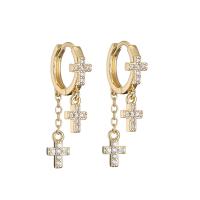 Huggie Hoop Drop Earring, laiton, Plaqué or 18K, styles différents pour le choix & pavé de micro zircon & pour femme Vendu par paire