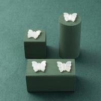 Weiße Lippenschale Perlen, Schmetterling, geschnitzt, DIY, weiß, 18x18x3mm, verkauft von PC