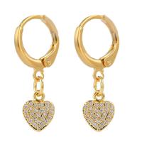 Huggie Hoop Drop Earring, laiton, coeur, Placage de couleur d'or, pavé de micro zircon & pour femme Vendu par paire