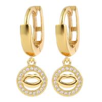 Huggie Hoop Drop Earring, laiton, lèvre, Placage de couleur d'or, pavé de micro zircon & pour femme & creux Vendu par paire