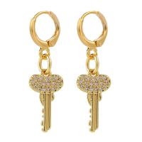 Huggie Hoop Drop Earring, laiton, clé, Placage de couleur d'or, pavé de micro zircon & pour femme Vendu par paire